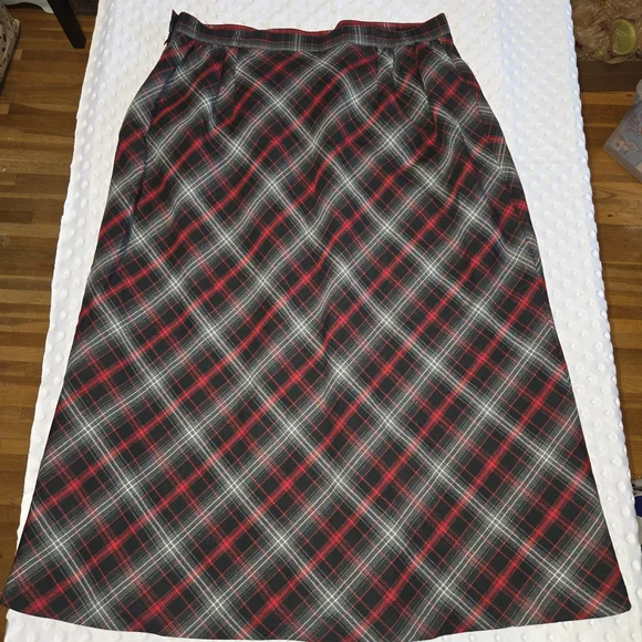 Sag Harbor Red and Black Plaid A-Line Midi Skirt - Picture 2 of 6